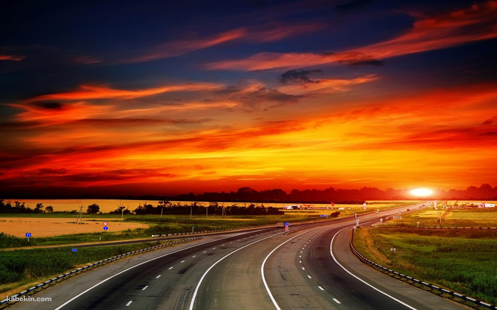 美麗な夕暮れ時の道路の壁紙(1680px x 1050px) 高画質 PC・デスクトップ用