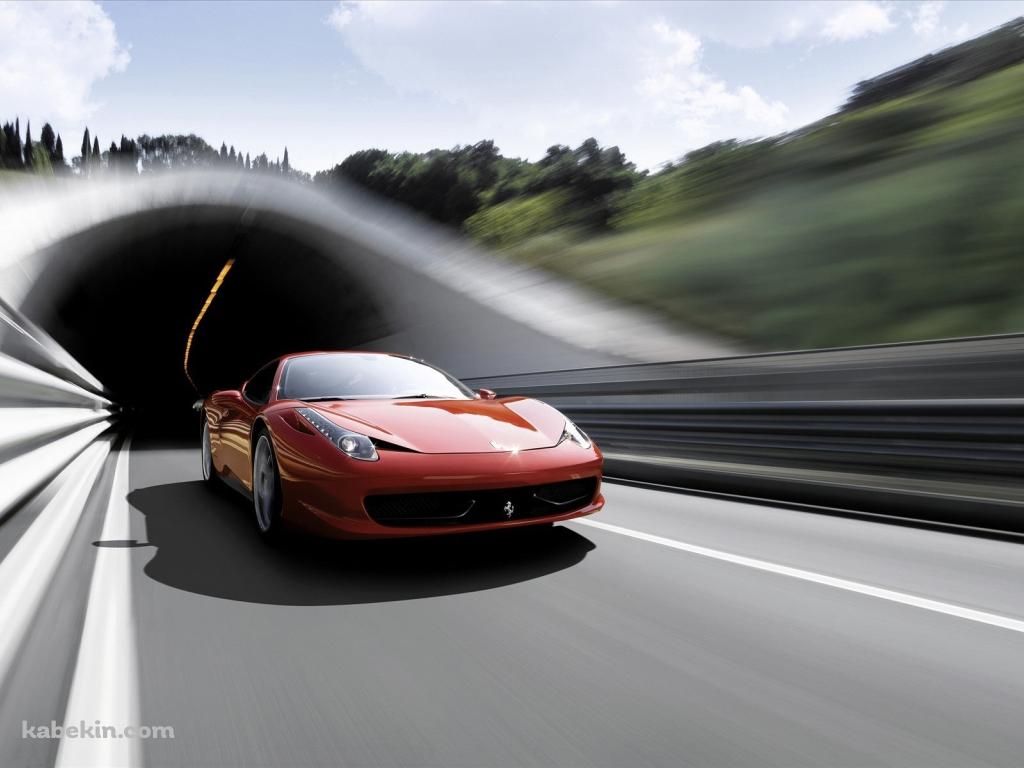 トンネルを抜けた赤いスーパーカーの壁紙(1024px x 768px) 高画質 PC・デスクトップ用