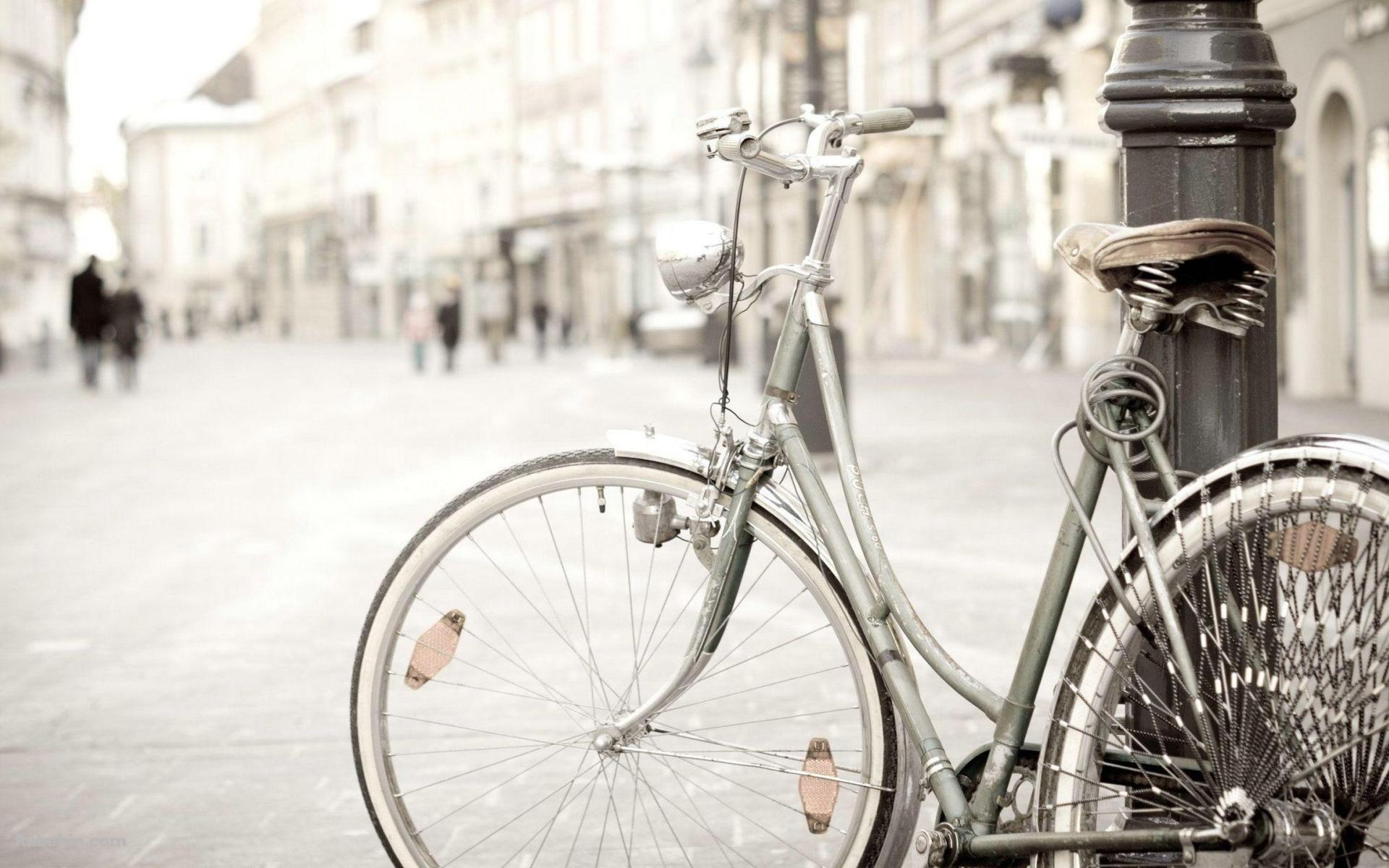 セピア調 自転車 街並みの壁紙(1920px x 1200px) 高画質 PC・デスクトップ用