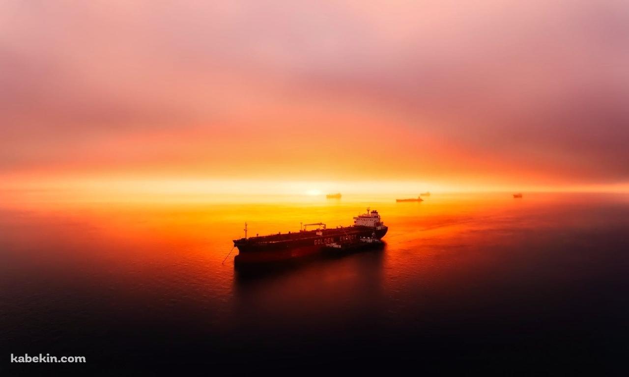 夕陽と石油タンカー GOLDEN ENERGYの壁紙(1280px x 768px) 高画質 PC・デスクトップ用