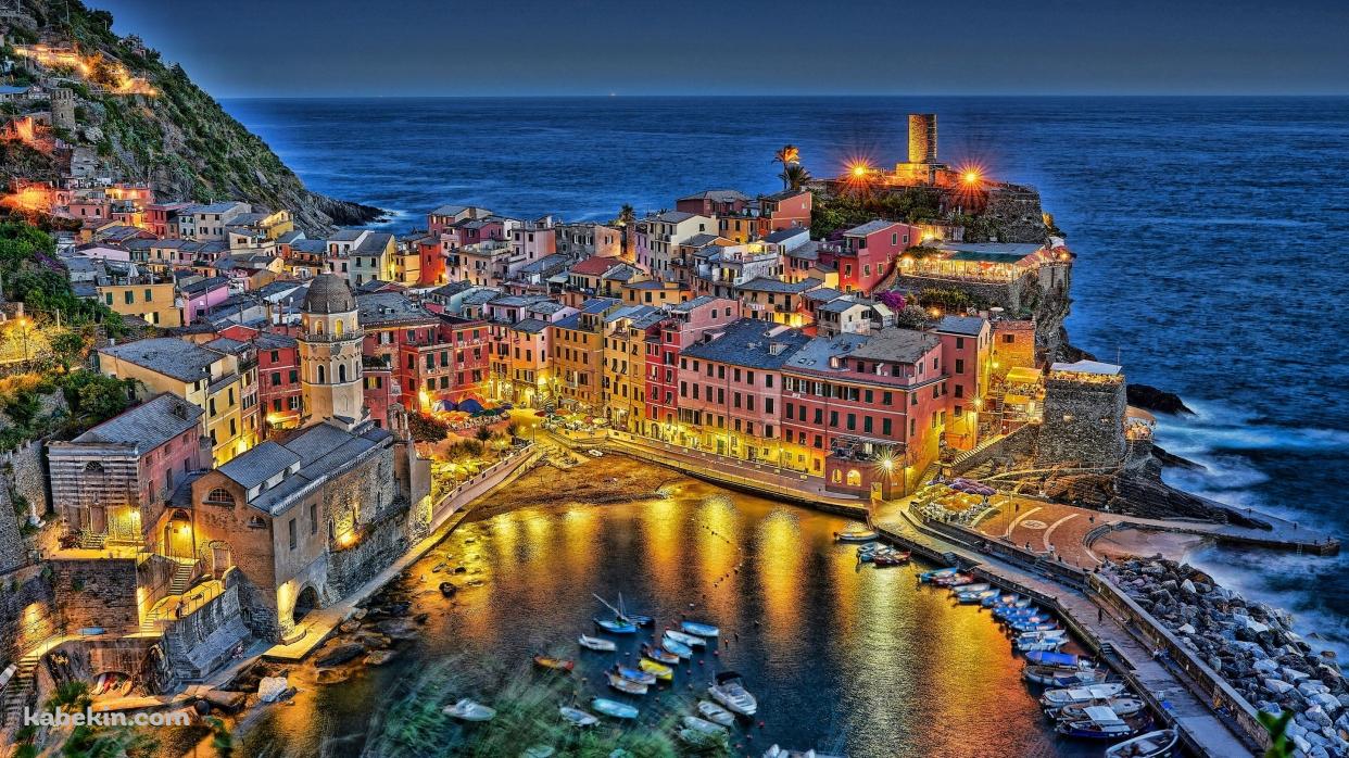 イタリア ヴェルナッツァ コルニリアの集落の壁紙(1242px x 698px) 高画質 PC・デスクトップ用