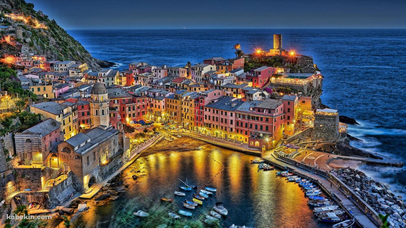 イタリア ヴェルナッツァ コルニリアの集落の壁紙(1366px x 768px) 高画質 PC・デスクトップ用