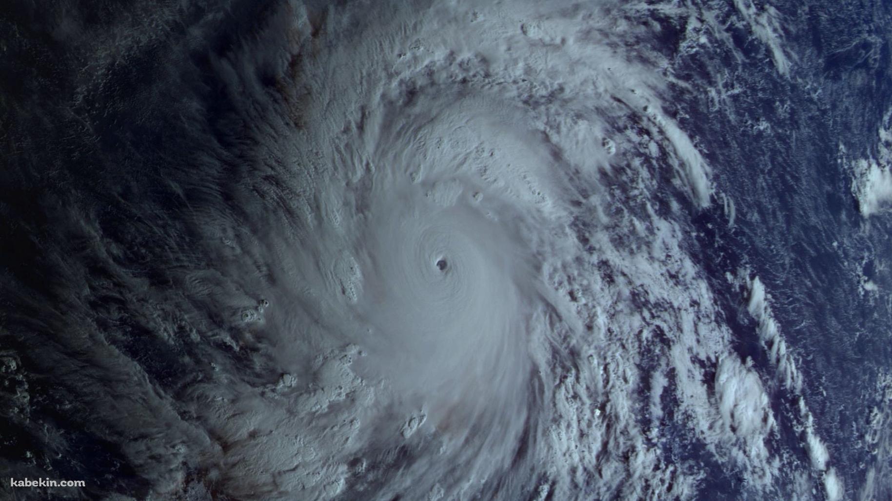 台風の目の壁紙(1829px x 1029px) 高画質 PC・デスクトップ用