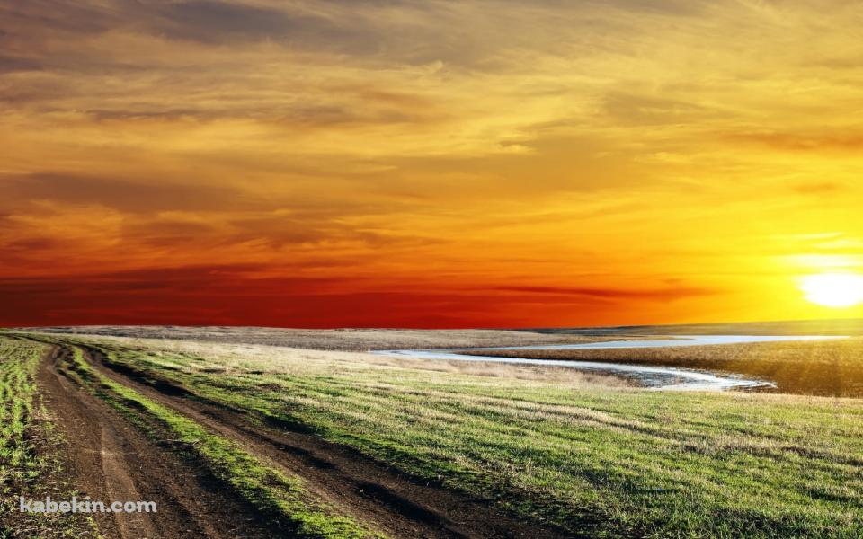 轍残るあぜ道と夕陽の壁紙(960px x 600px) 高画質 PC・デスクトップ用