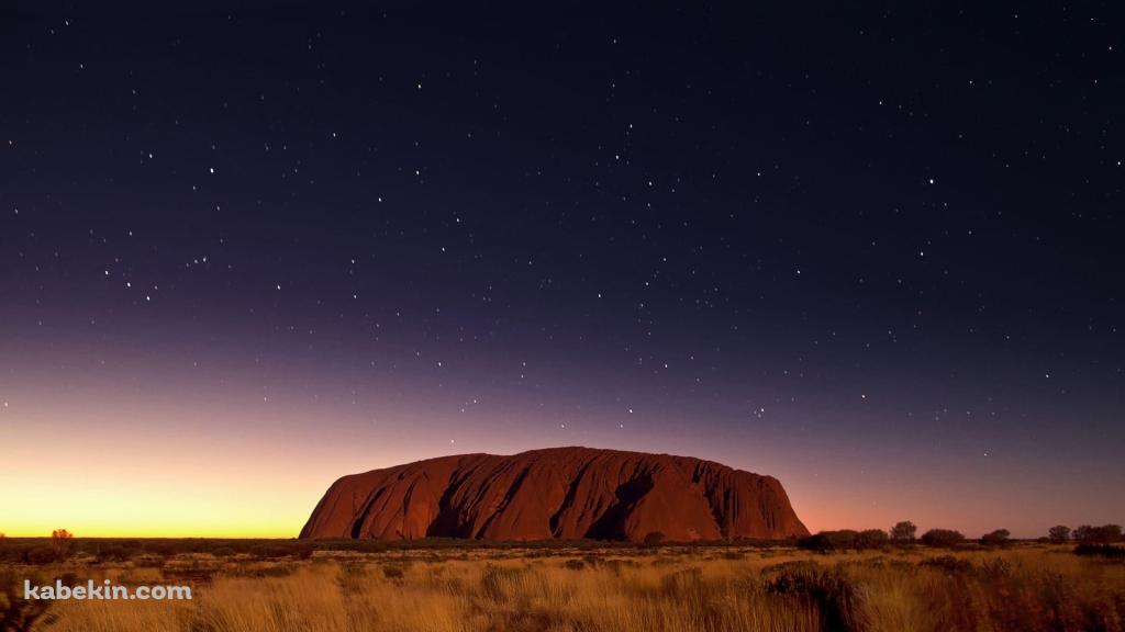 夜のエアーズロック / ウルル / オーストラリアの壁紙(1024px x 576px) 高画質 PC・デスクトップ用