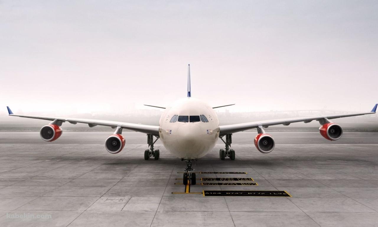 待機しているエアバス A340 / Airbus A340の壁紙(1280px x 768px) 高画質 PC・デスクトップ用