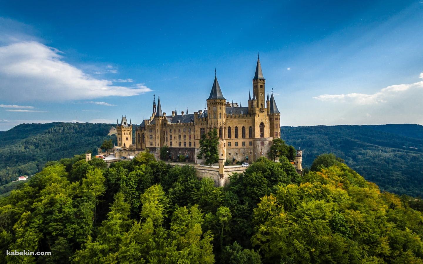 ホーエンツォレルン城 / ホーエンツォレルン家 / ハプスブルク家 / ドイツ / Burg Hohenzollern / 「キュア 〜禁断の隔離病棟〜」「ミルドレッドの魔女学校」の撮影場所の壁紙(1440px x 900px) 高画質 PC・デスクトップ用