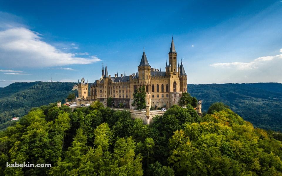 ホーエンツォレルン城 / ホーエンツォレルン家 / ハプスブルク家 / ドイツ / Burg Hohenzollern / 「キュア 〜禁断の隔離病棟〜」「ミルドレッドの魔女学校」の撮影場所の壁紙(960px x 600px) 高画質 PC・デスクトップ用