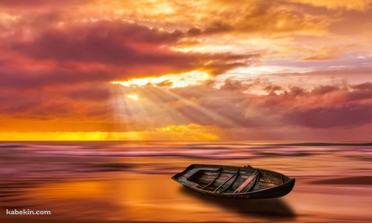 夕暮れ / 古びたボート / 差し込む光 / 綺麗の壁紙(1280px x 768px) 高画質 PC・デスクトップ用