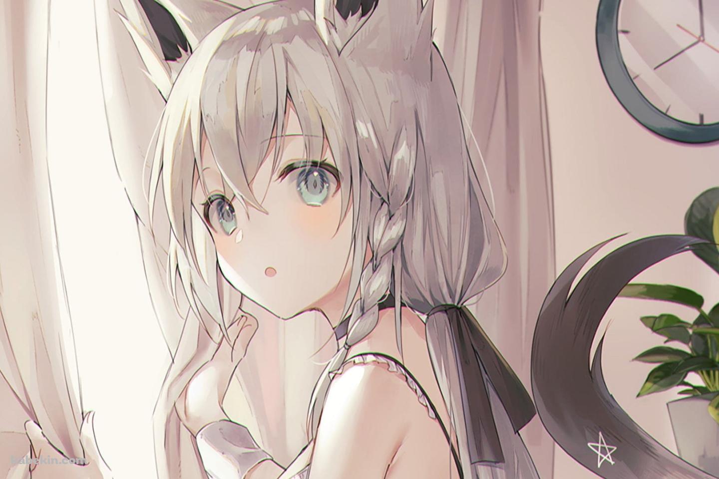 カーテンを持ちながらこちらを振り返る白上フブキ / バーチャルYouTuber / ホロライブの壁紙(1440px x 960px) 高画質 PC・デスクトップ用
