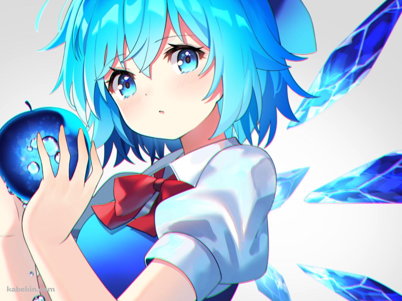 青いリンゴを持つチルノ / かわいい / 東方 / ファンアート / イラストの壁紙(1280px x 960px) 高画質 PC・デスクトップ用