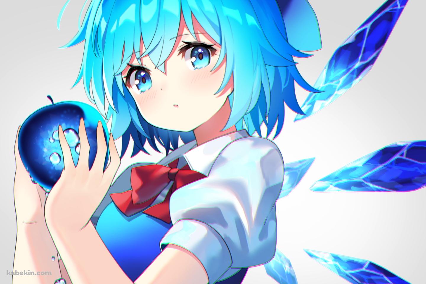 青いリンゴを持つチルノ / かわいい / 東方 / ファンアート / イラストの壁紙(1440px x 960px) 高画質 PC・デスクトップ用