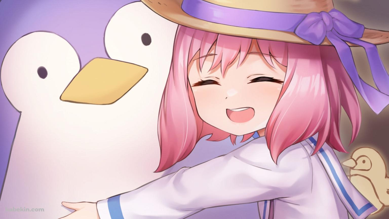 ペンギンのぬいぐるみに抱きつく笑顔のアーニャ / スパイファミリーの壁紙(1536px x 864px) 高画質 PC・デスクトップ用
