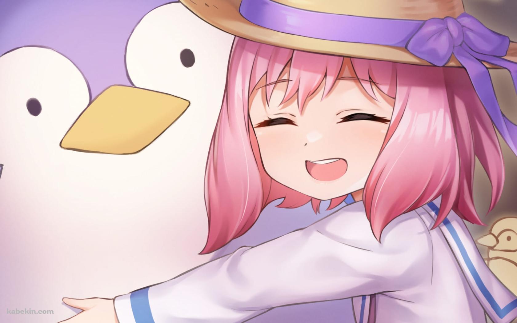 ペンギンのぬいぐるみに抱きつく笑顔のアーニャ / スパイファミリーの壁紙(1680px x 1050px) 高画質 PC・デスクトップ用