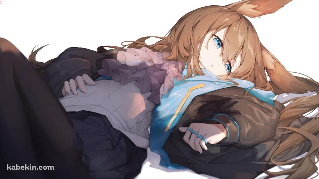 仰向けのアーミヤ / アークナイツ / ファンアート / イラストの壁紙(1024px x 576px) 高画質 PC・デスクトップ用