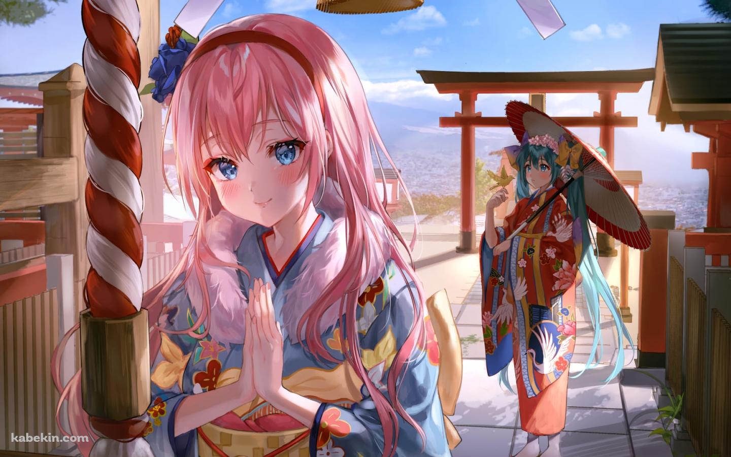 神社にお参りをする初音ミクと巡音ルカ / 初詣 / 祈願 / 赤い鳥居 / 賽銭箱 / ファンアート / イラストの壁紙(1440px x 900px) 高画質 PC・デスクトップ用