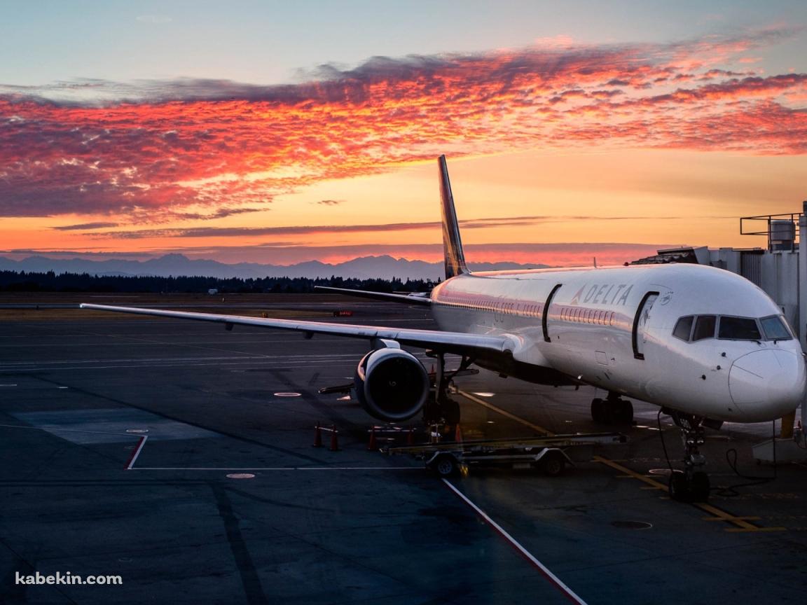 デルタ航空 / 夕暮れ / 飛行機 / エアポートの壁紙(1152px x 864px) 高画質 PC・デスクトップ用