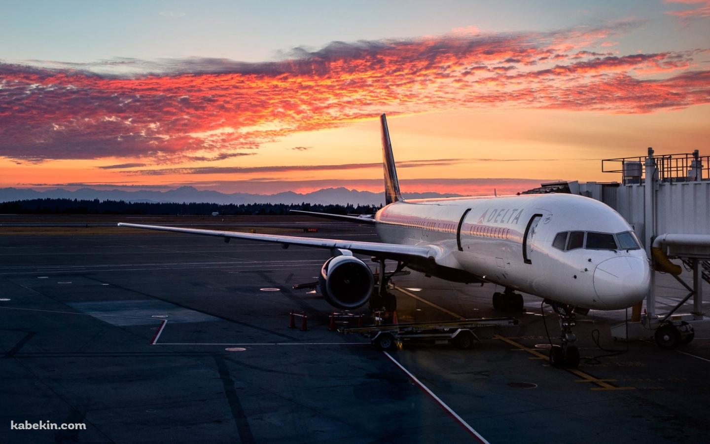 デルタ航空 / 夕暮れ / 飛行機 / エアポートの壁紙(1440px x 900px) 高画質 PC・デスクトップ用