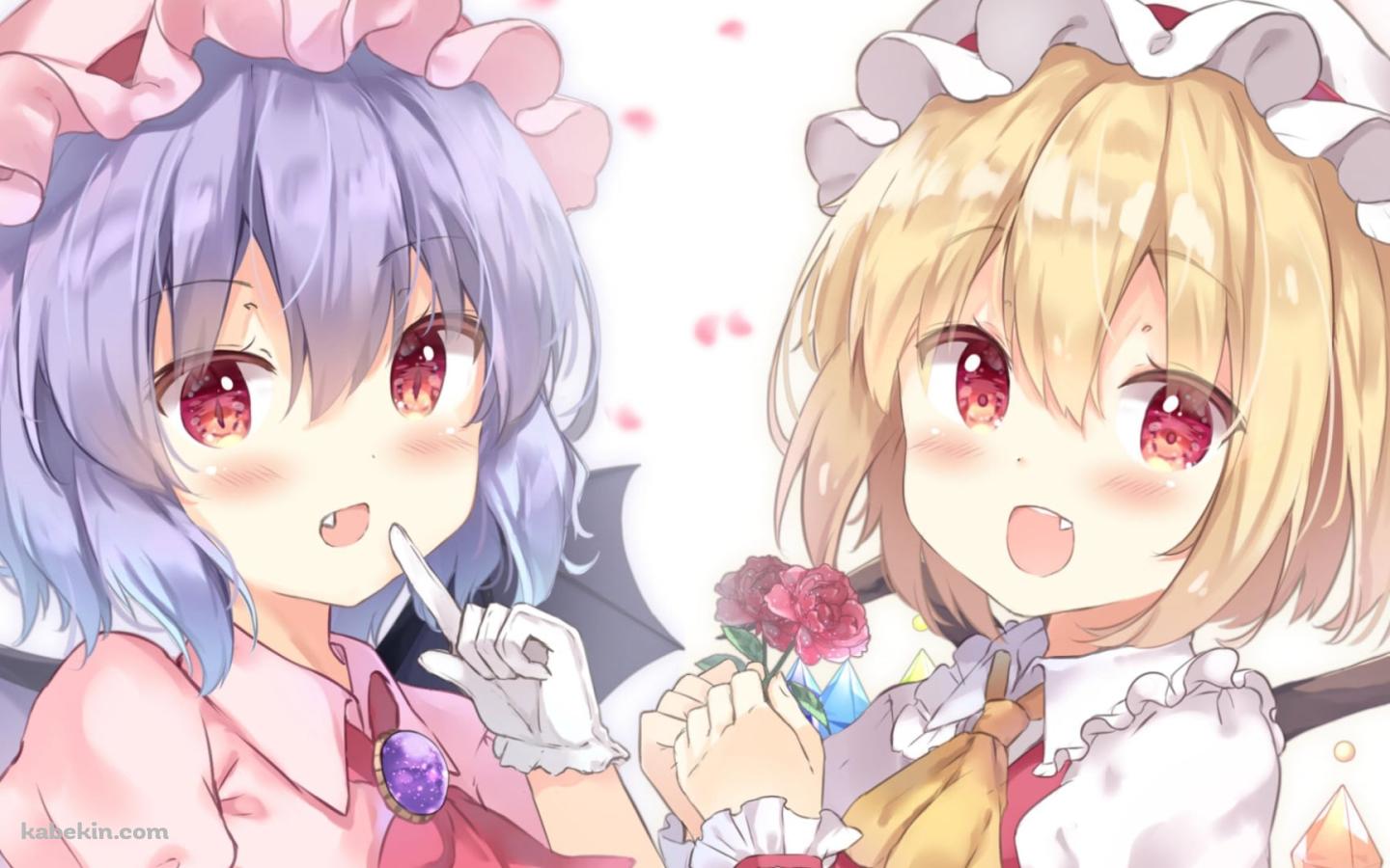 人差し指を立てるレミリア・スカーレットと赤い薔薇を持つフランドール・スカーレット / 可愛い / 東方の壁紙(1440px x 900px) 高画質 PC・デスクトップ用