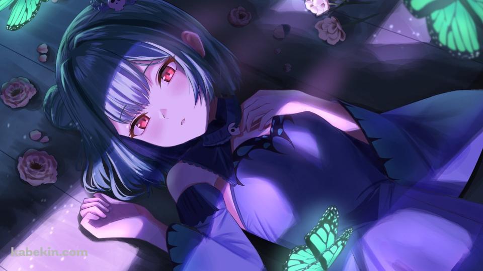 薔薇が散らばる暗い部屋で仰向けに寝る潤羽るしあ / ホロライブ / バーチャルYouTuber / Vtuberの壁紙(960px x 540px) 高画質 PC・デスクトップ用