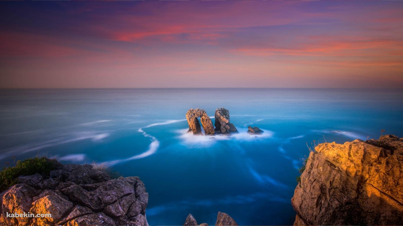 朝焼け / 奇岩 / 潮騒 / 絶景の壁紙(1366px x 768px) 高画質 PC・デスクトップ用