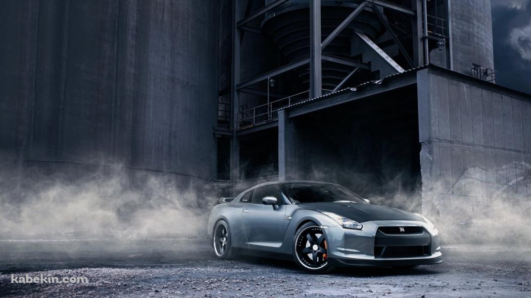 工場の前に駐車しているかっこいい日産のGT-Rの壁紙(1051px x 591px) 高画質 PC・デスクトップ用