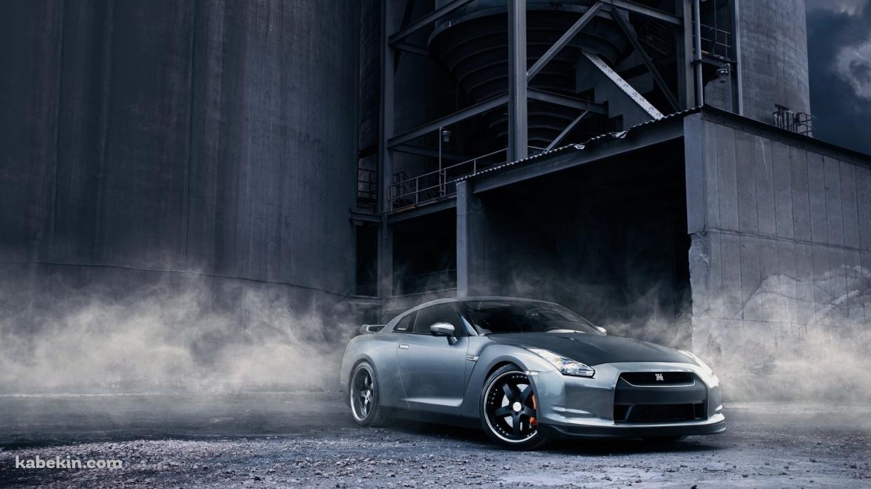 工場の前に駐車しているかっこいい日産のGT-Rの壁紙(1242px x 698px) 高画質 PC・デスクトップ用