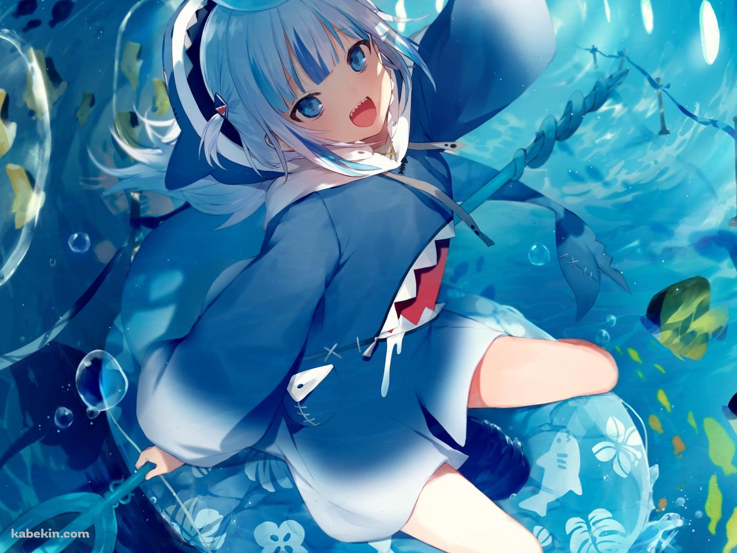 鮫のイラストが描いた浮き輪に乗ってはしゃぐがうる・ぐら / ホロライブ / バーチャルYouTuber / Vtuberの壁紙(1440px x 1080px) 高画質 PC・デスクトップ用