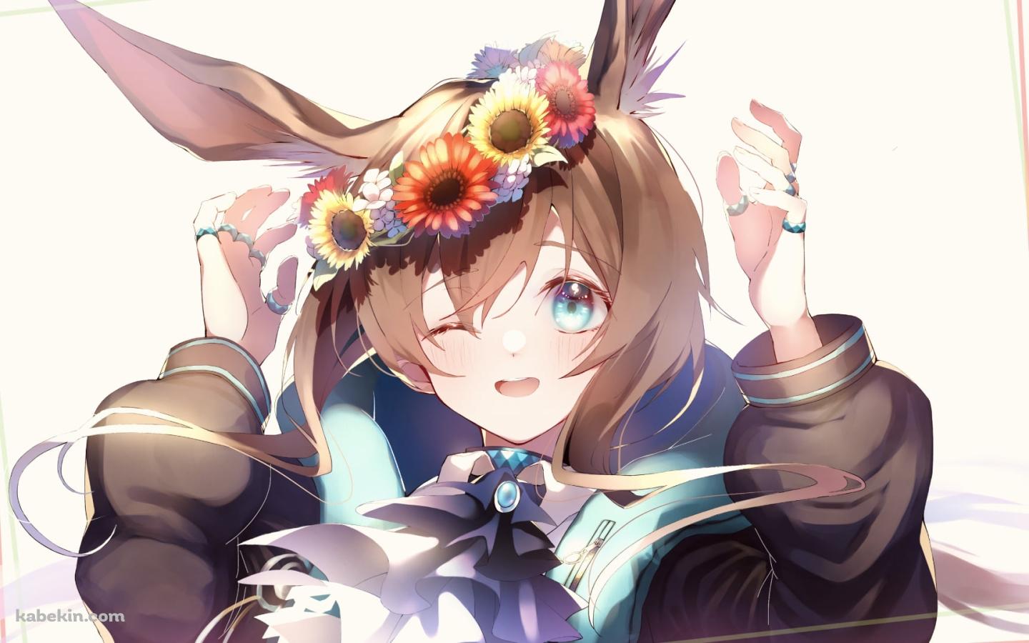 眩しい光の中、ウィンクするアーミヤ / カラフルな花の髪飾り / アークナイツの壁紙(1440px x 900px) 高画質 PC・デスクトップ用