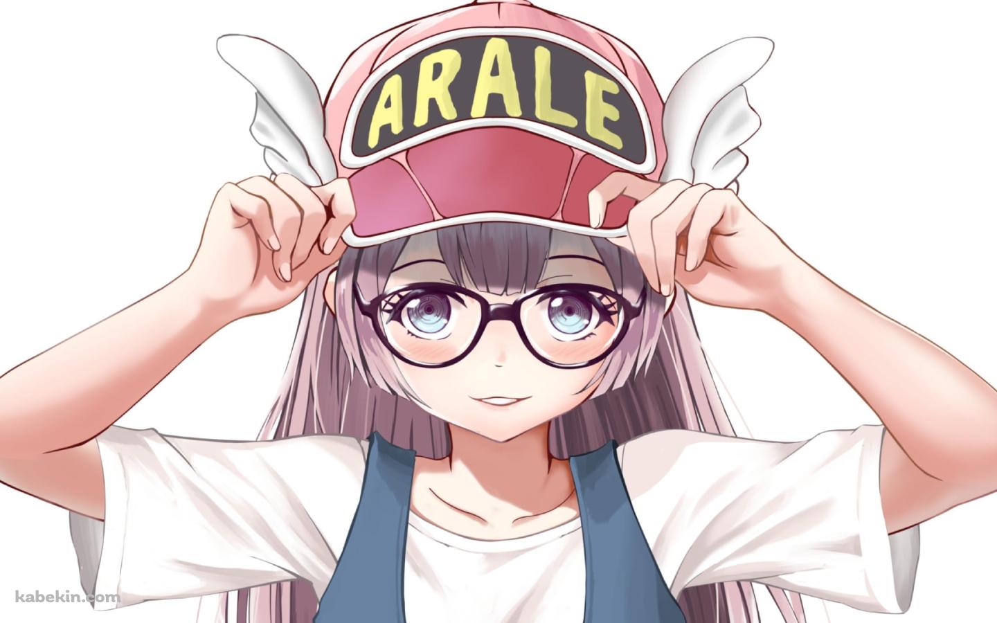 帽子のひさしを両手で持つアラレちゃん / Dr.スランプの壁紙(1440px x 900px) 高画質 PC・デスクトップ用