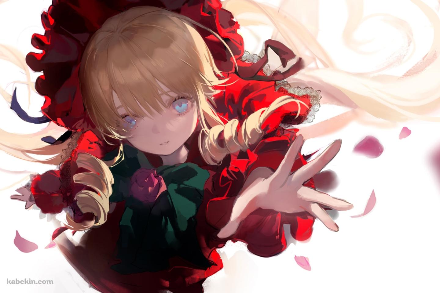 ピンクの花びらに手を伸ばす赤い洋服を着た真紅 / ローゼンメイデンの壁紙(1440px x 960px) 高画質 PC・デスクトップ用