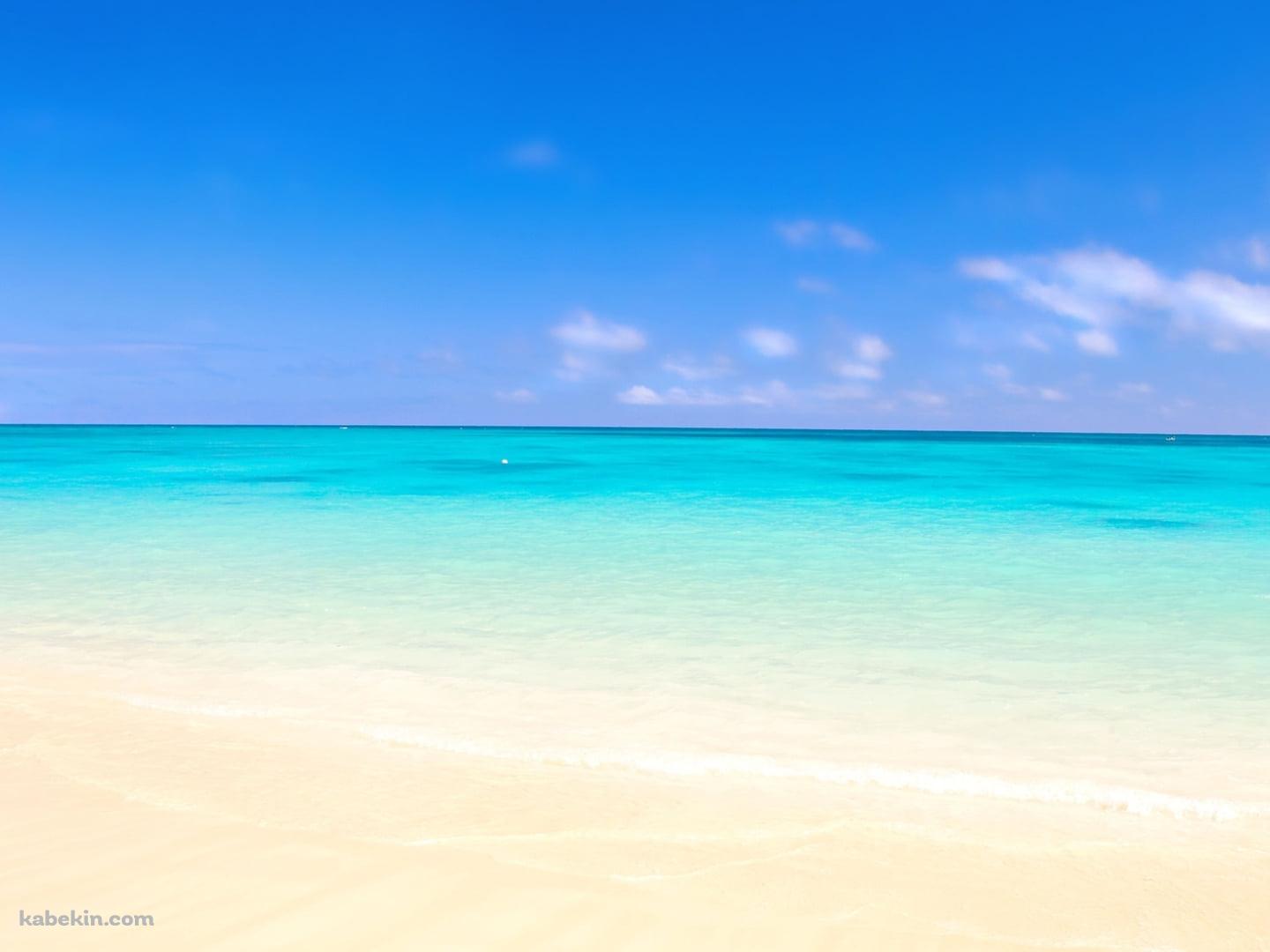透明度の高い沖縄の海 / 慶良間諸島のビーチ / 夏の壁紙(1440px x 1080px) 高画質 PC・デスクトップ用
