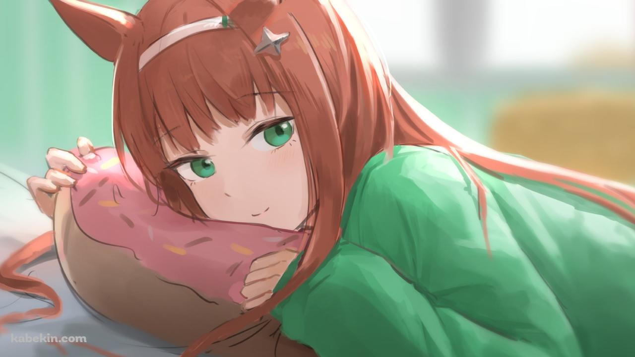 ピンクのドーナツの枕に埋もれてこちらを見るサイレンススズカ / ウマ娘プリティーダービーの壁紙(1280px x 720px) 高画質 PC・デスクトップ用