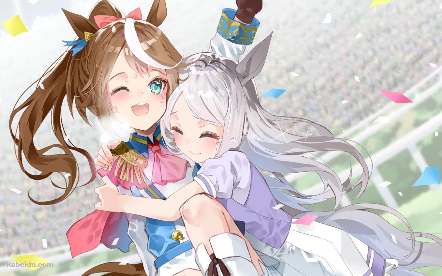 トウカイテイオーに抱き着くメジロマックイーン / ウマ娘