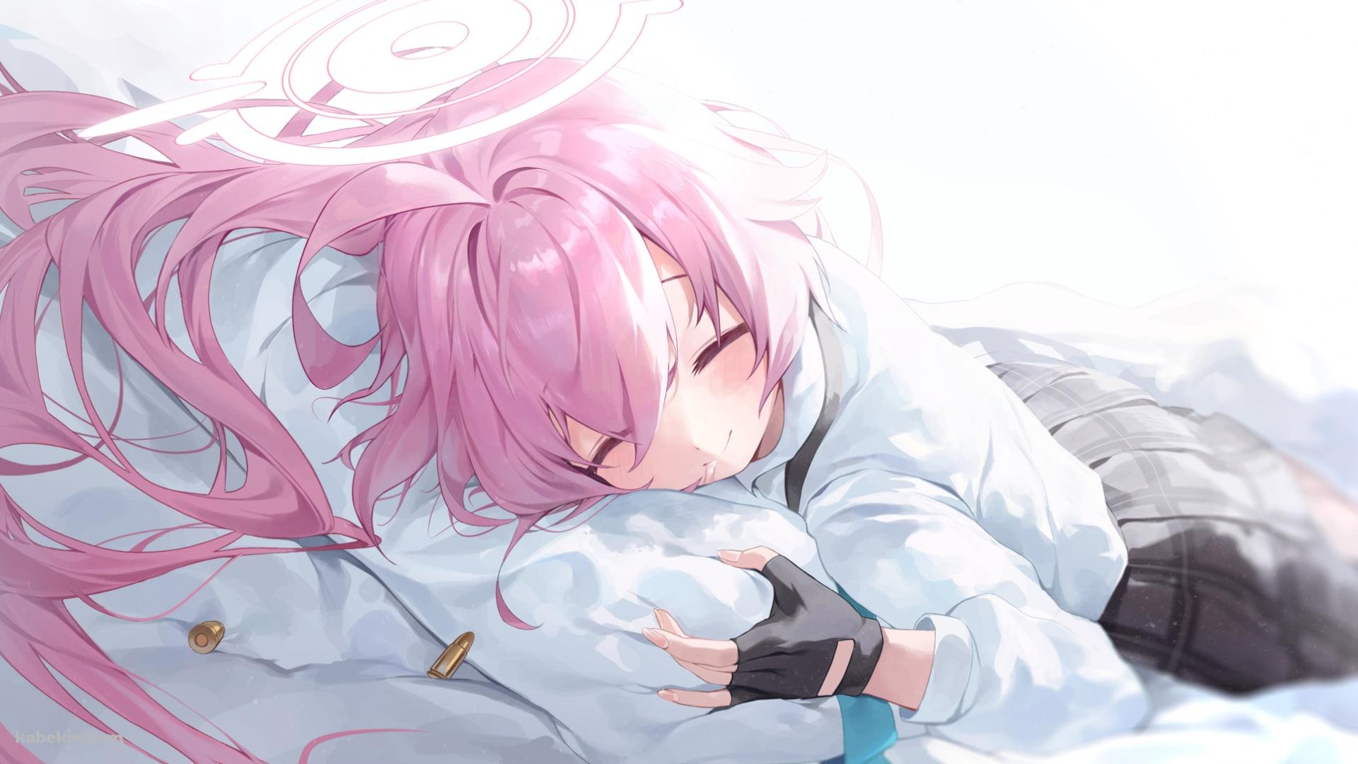 枕に顔をうずめ幸せそうな小鳥遊ホシノ / ブルアカ / ブルーアーカイブの壁紙(1920px x 1080px) 高画質 PC・デスクトップ用