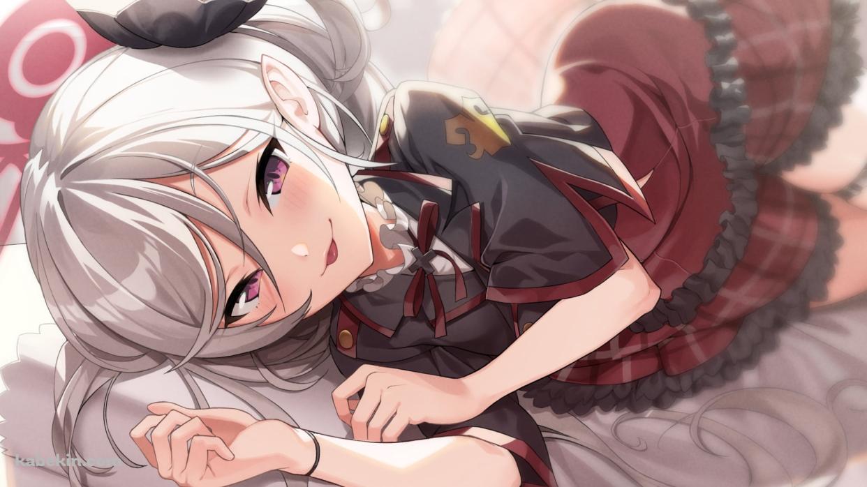 ベッドに寝転び微笑む浅黄ムツキ（あさぎむつき） / ブルアカ / ブルーアーカイブの壁紙(1242px x 698px) 高画質 PC・デスクトップ用
