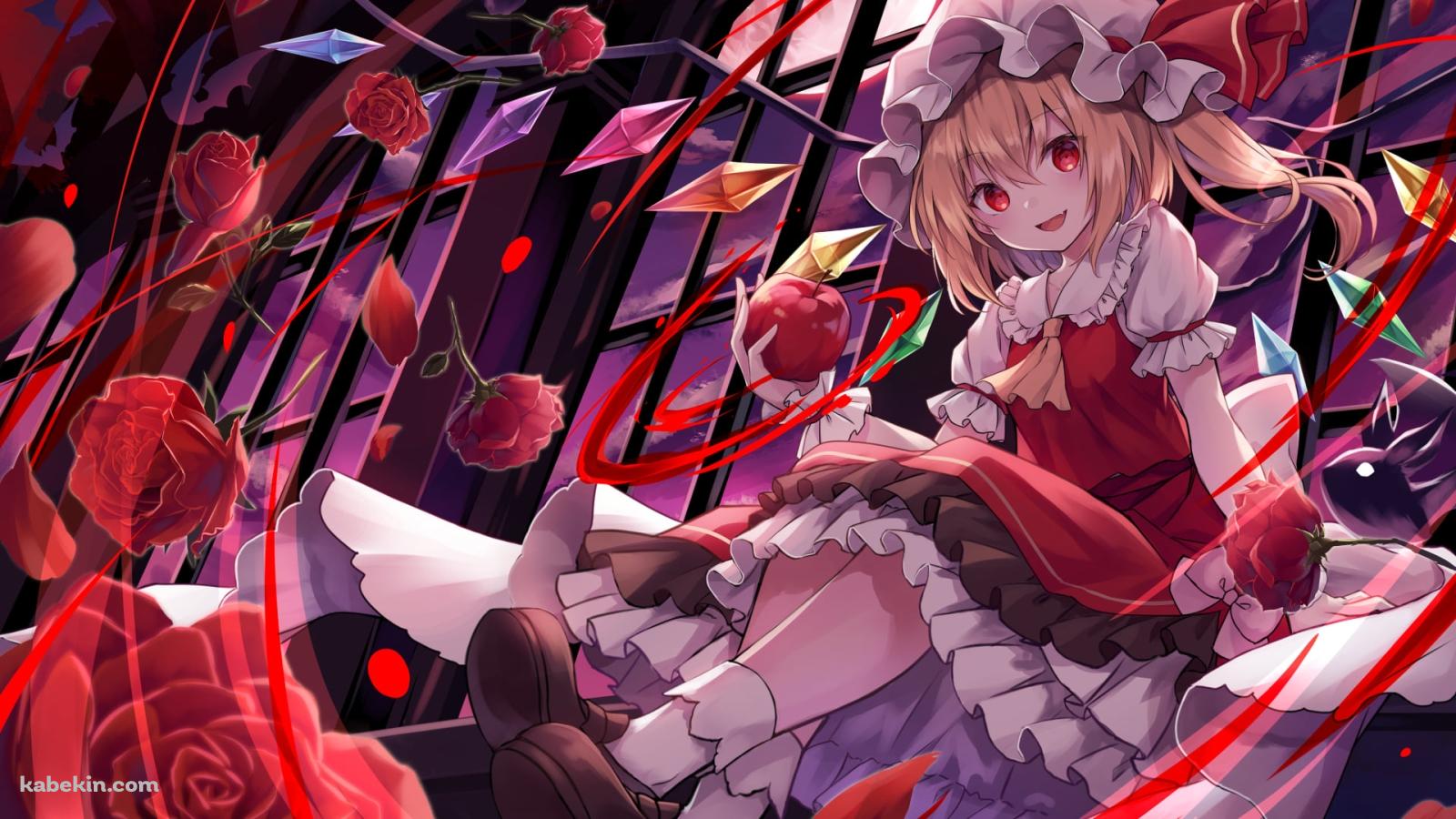 リンゴを持ち微笑むフランドール・スカーレット / 沢山の赤い薔薇 / 東方紅魔郷の壁紙(1600px x 900px) 高画質 PC・デスクトップ用