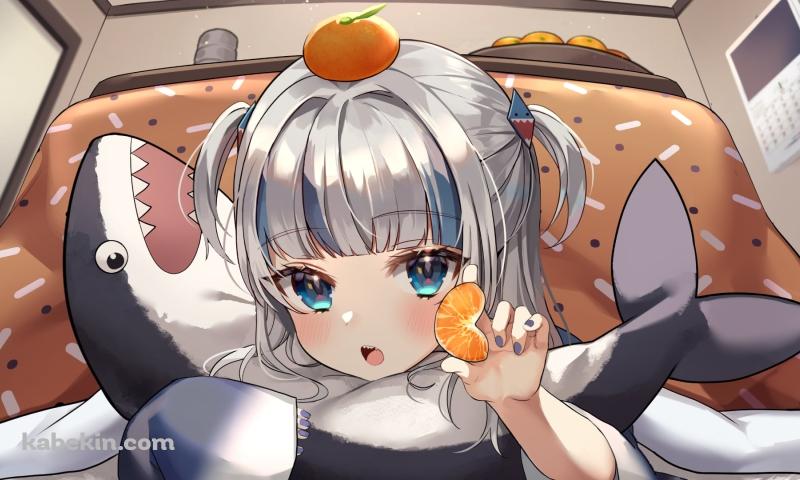 コタツに入りながらミカンを持つ可愛いがうる・ぐら / ホロライブ / バーチャルYouTuber / Vtuberの壁紙(800px x 480px) 高画質 PC・デスクトップ用