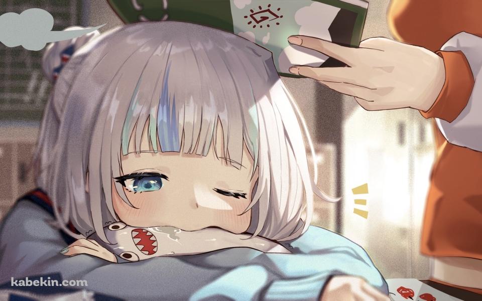 教科書で頭を叩かれるブループを咥えて居眠りしているがうる・ぐら / ホロライブ / バーチャルYouTuber / Vtuberの壁紙(960px x 600px) 高画質 PC・デスクトップ用