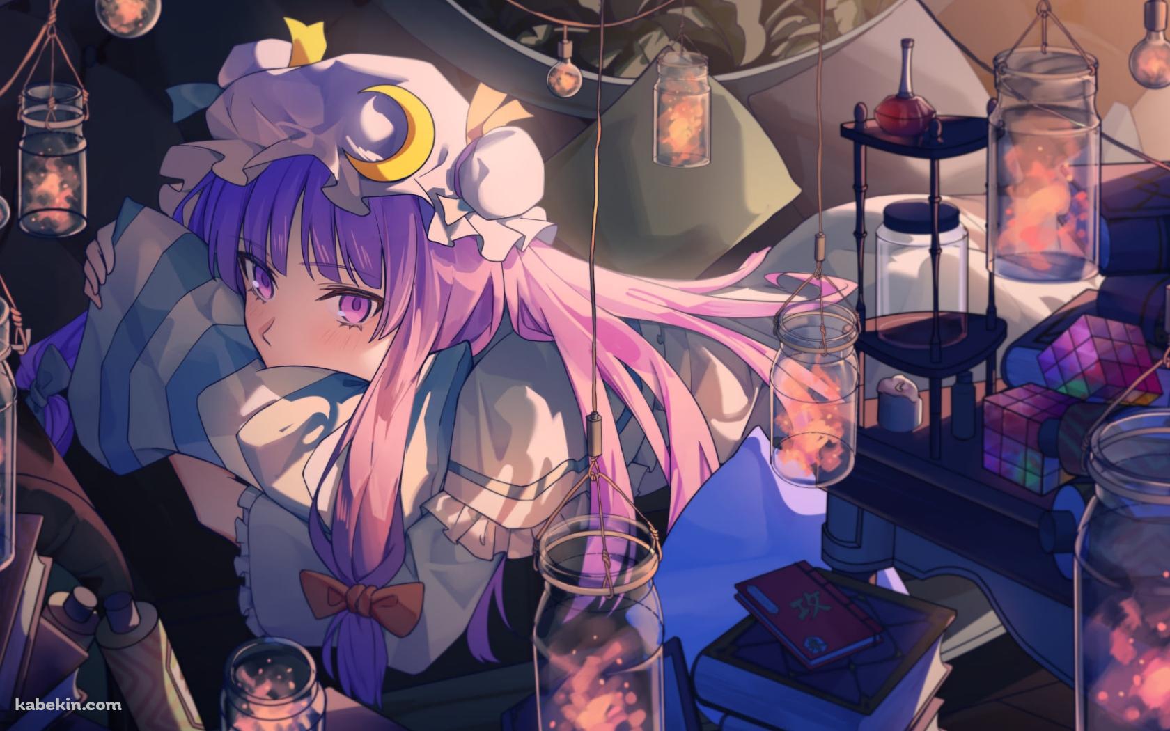 枕を抱えるパチュリー・ノーレッジ / 東方 / 東方ロストワードの壁紙(1680px x 1050px) 高画質 PC・デスクトップ用
