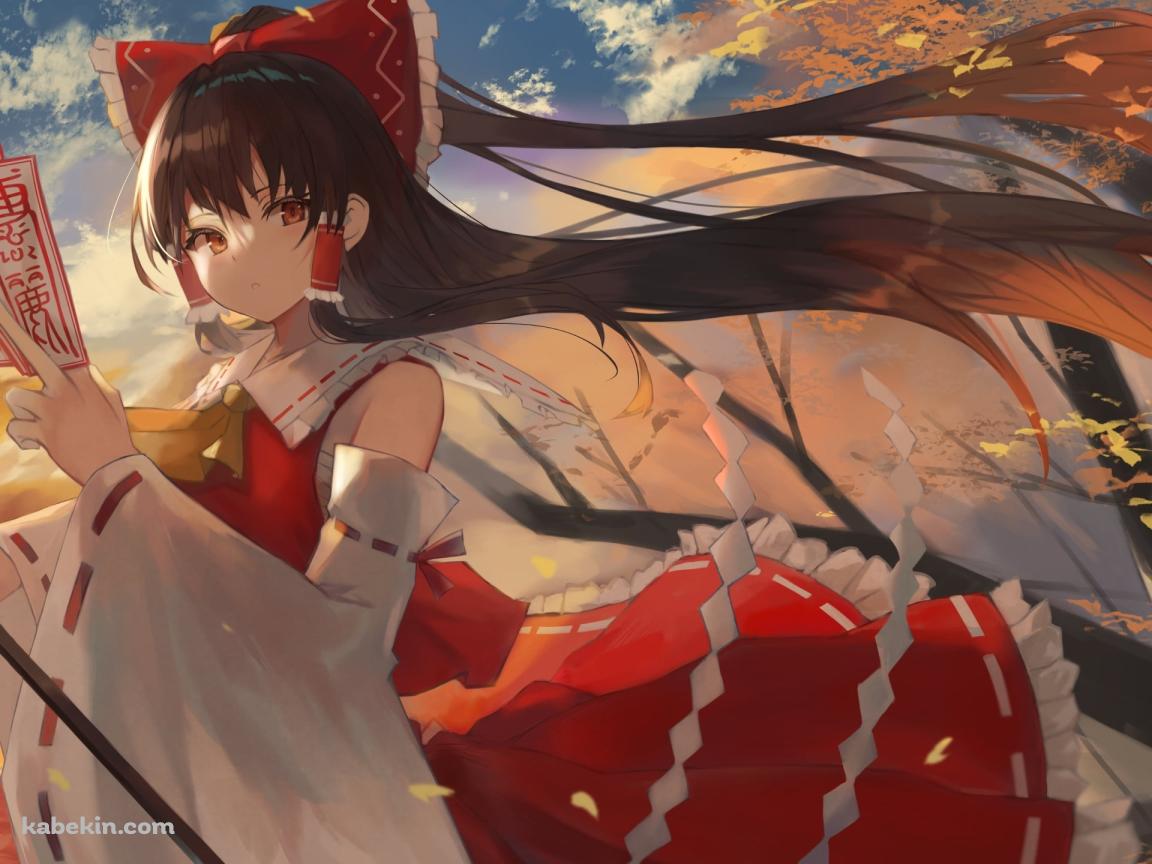 夕焼けと2枚のお札を持つ博麗霊夢 / 東方の壁紙(1152px x 864px) 高画質 PC・デスクトップ用