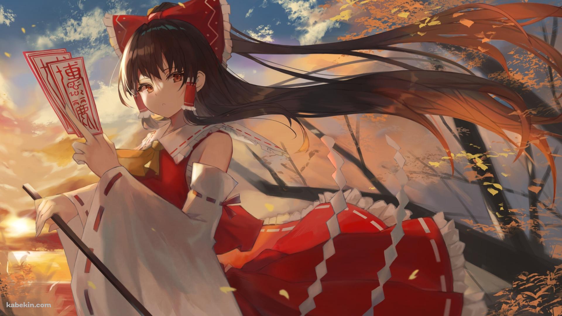 夕焼けと2枚のお札を持つ博麗霊夢 / 東方の壁紙(1920px x 1080px) 高画質 PC・デスクトップ用