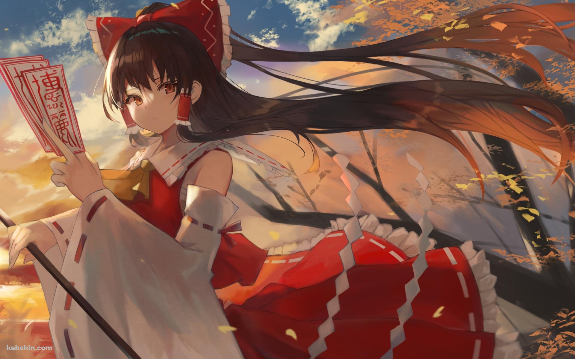 夕焼けと2枚のお札を持つ博麗霊夢 / 東方の壁紙(1920px x 1200px) 高画質 PC・デスクトップ用