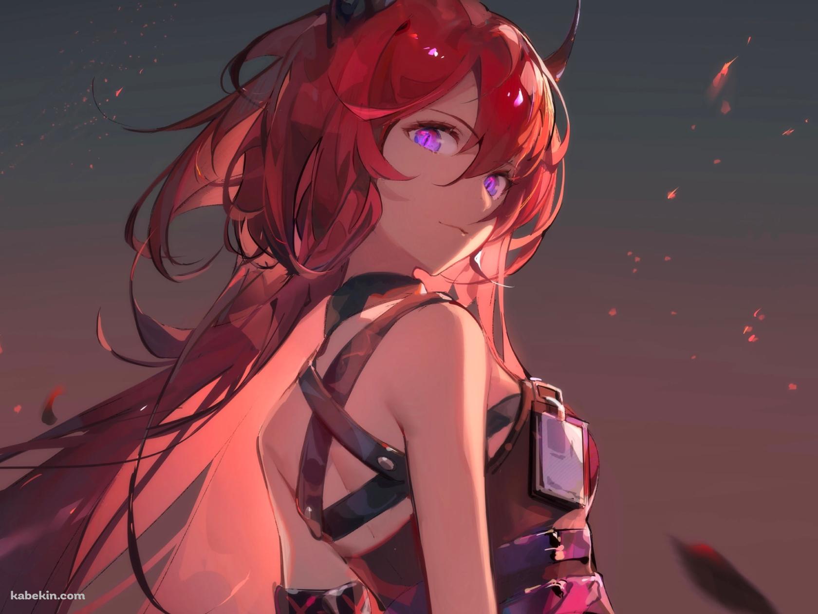 こちらを見つめるかっこいいスルト / ピンクの瞳 / 火の粉 / アークナイツの壁紙(1680px x 1260px) 高画質 PC・デスクトップ用