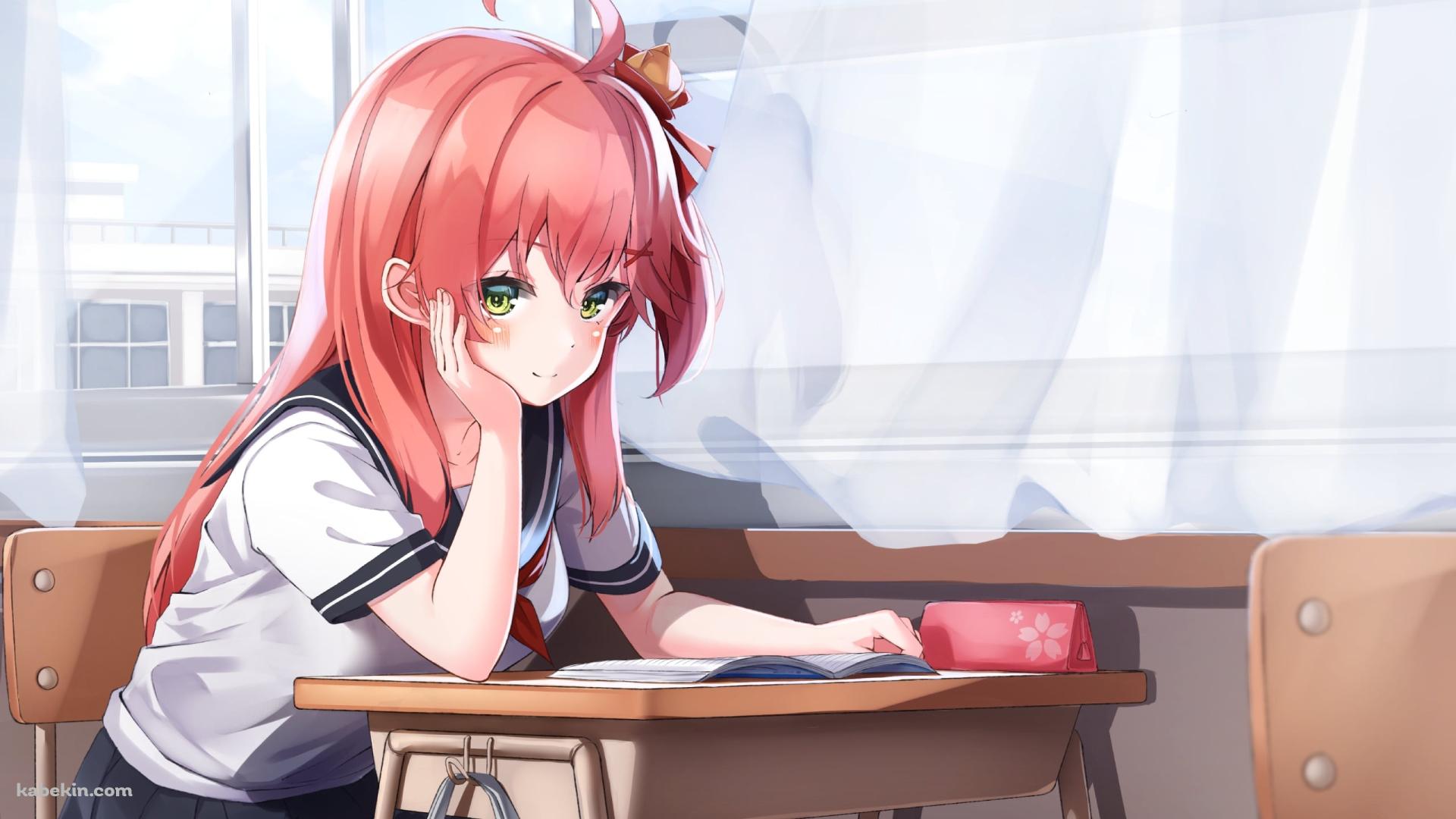 窓際の机に肘をつき微笑むさくらみこ / セーラー服 / カーテン / 筆箱 / ホロライブ / バーチャルYouTuber / Vtuberの壁紙(1920px x 1080px) 高画質 PC・デスクトップ用