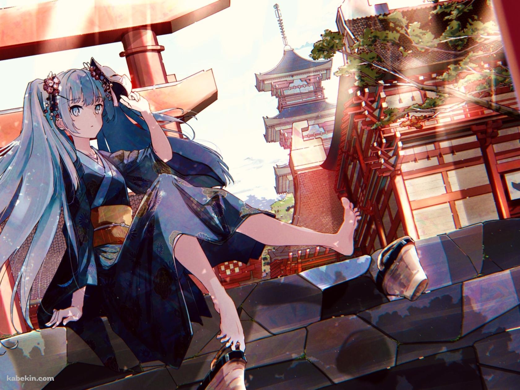 石の階段に座る青い浴衣を着た可愛い初音ミク / 赤い鳥居 / ツインテール / 五重塔 / ボカロ / ボーカロイドの壁紙(1680px x 1260px) 高画質 PC・デスクトップ用