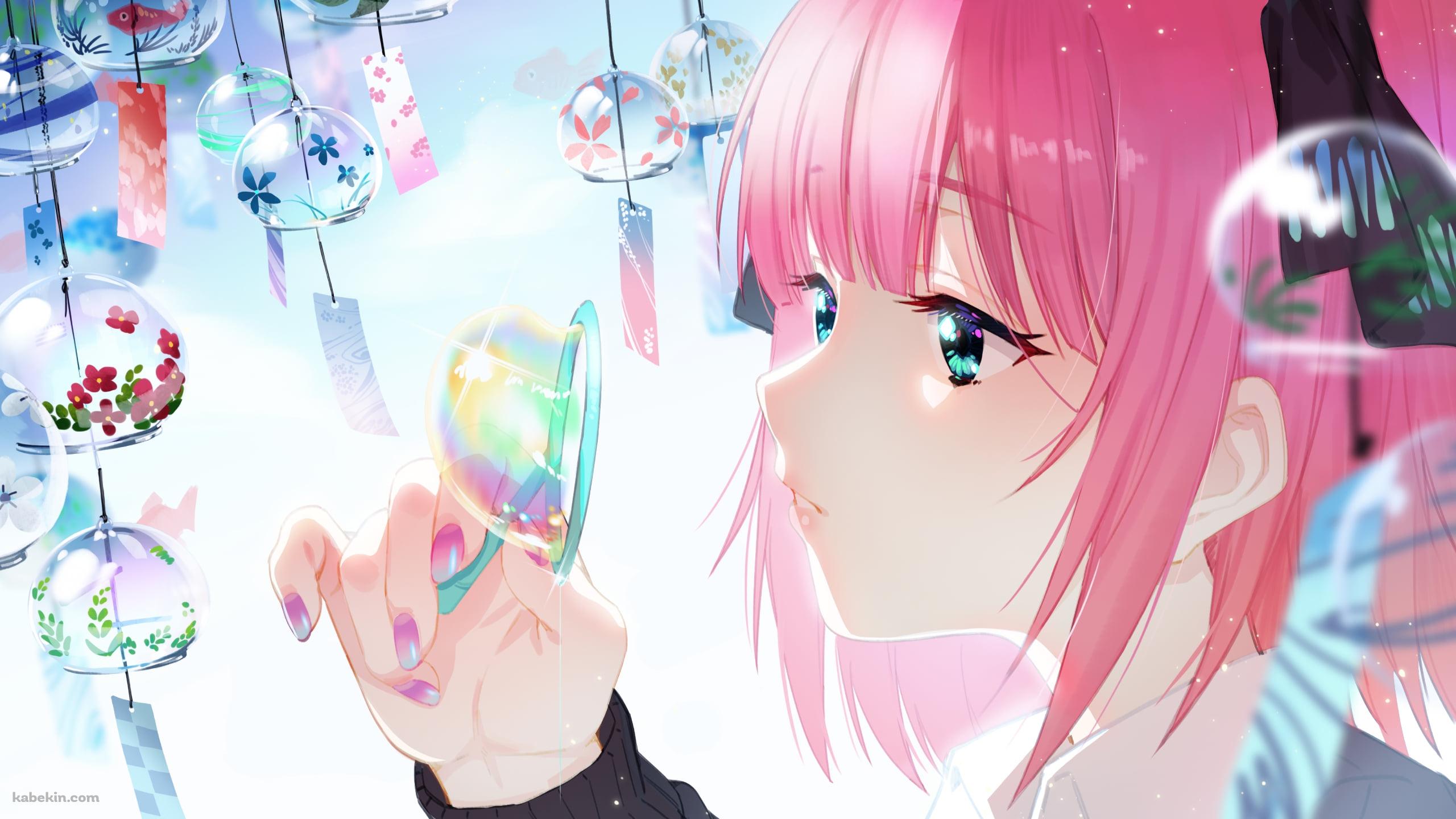 シャボン玉で遊ぶ中野二乃 / 沢山の風鈴 / 五等分の花嫁の壁紙(2560px x 1440px) 高画質 PC・デスクトップ用