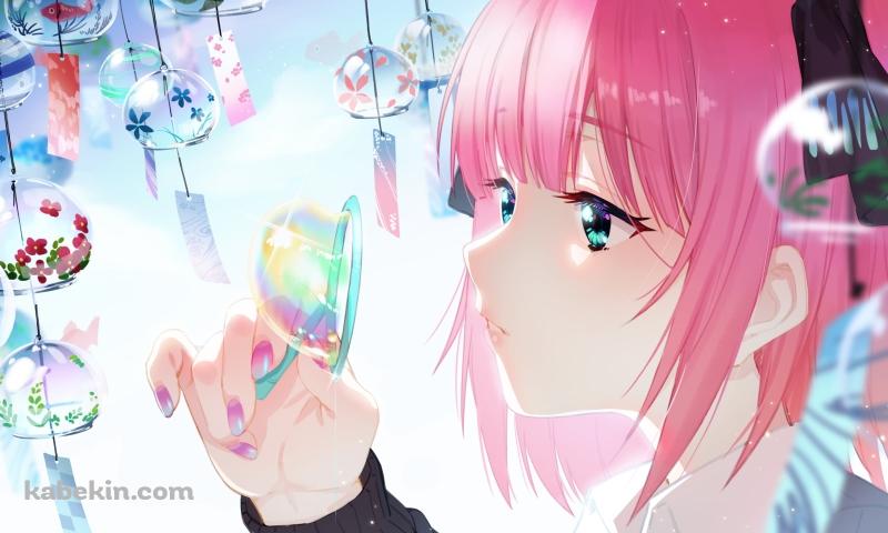 シャボン玉で遊ぶ中野二乃 / 沢山の風鈴 / 五等分の花嫁の壁紙(800px x 480px) 高画質 PC・デスクトップ用