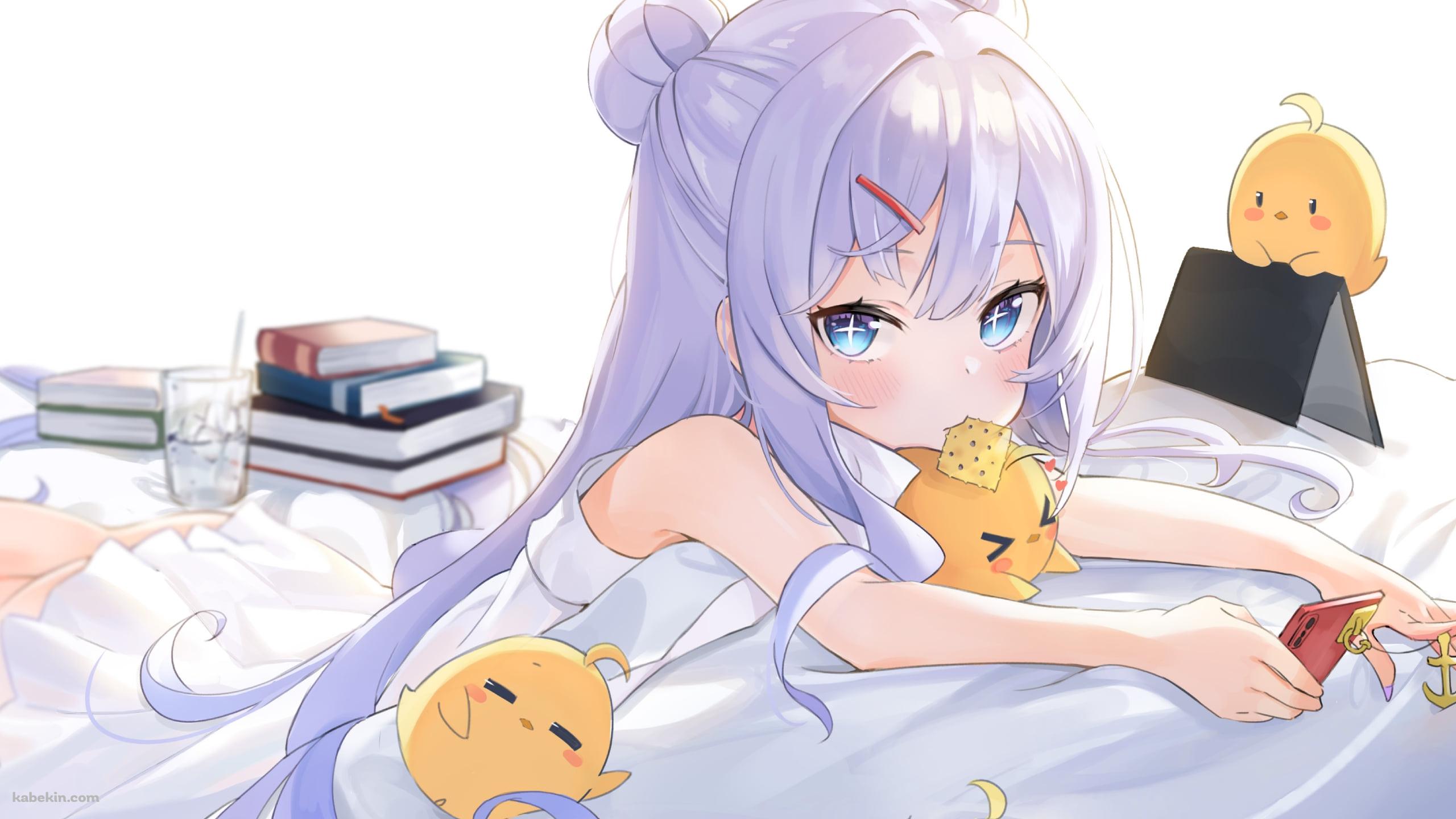 クラッカーを食べながらスマホを見る可愛いル・マラン / アズールレーンの壁紙(2560px x 1440px) 高画質 PC・デスクトップ用