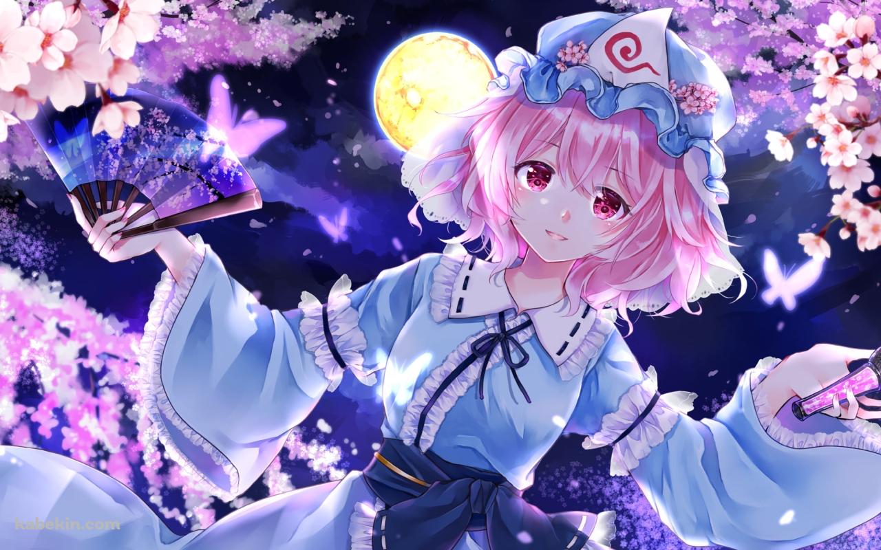 青い扇子とマイクを持つ西行寺幽々子（さいぎょうじ ゆゆこ） / 夜桜 / 満月 / 東方の壁紙(1280px x 800px) 高画質 PC・デスクトップ用